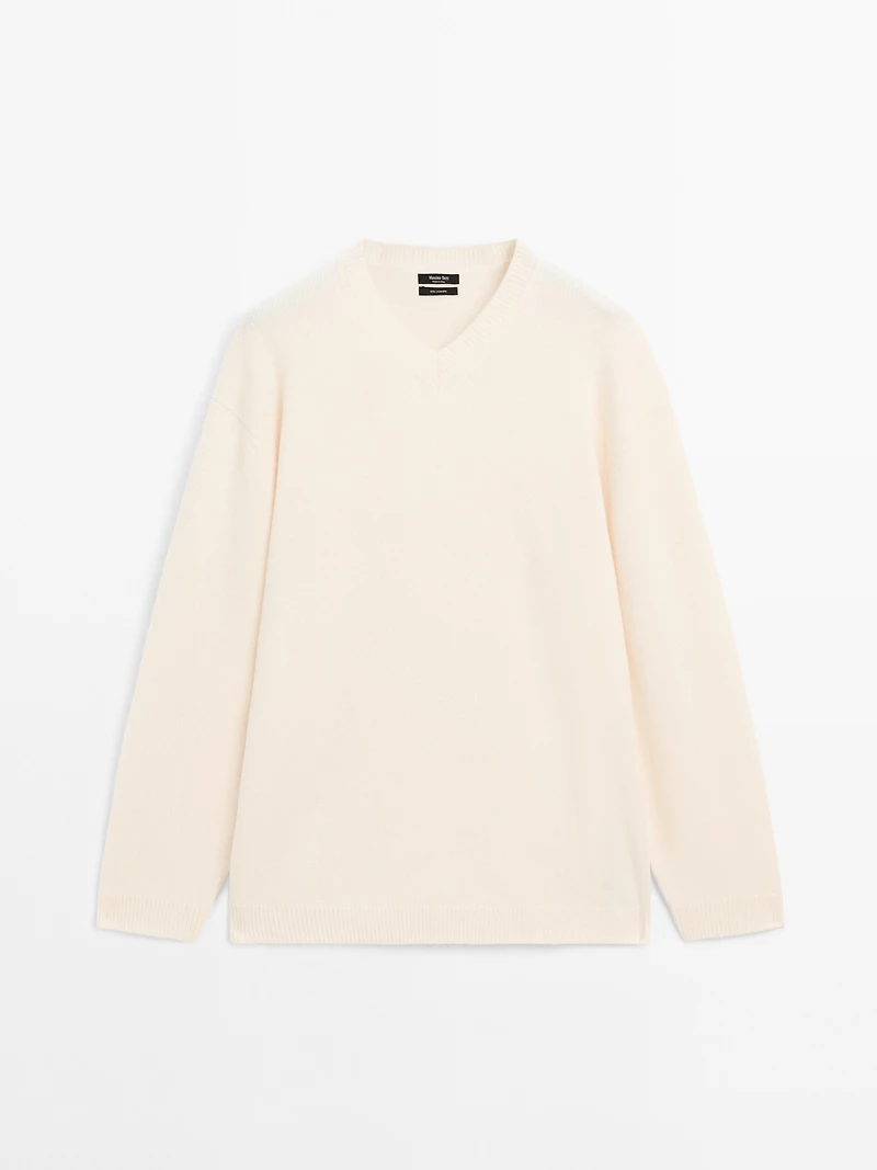 100% cashmere oversize V-neck sweater