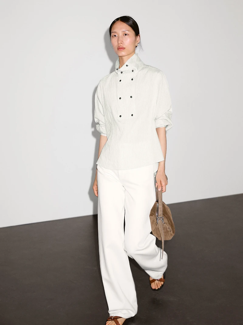 Flowing shirt with button detail on the chest