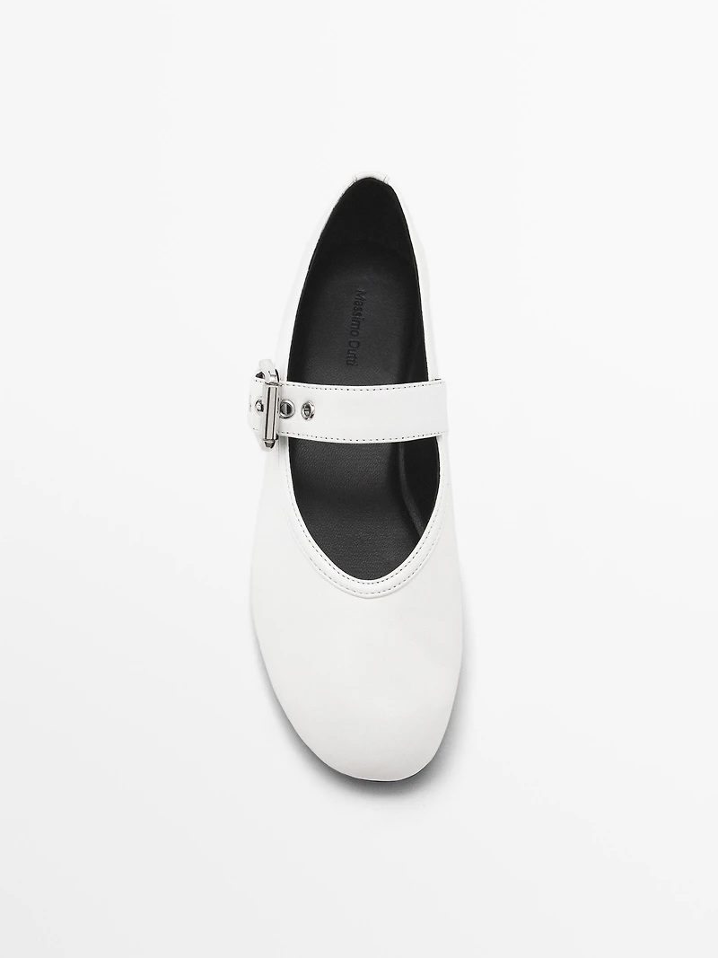 Soft ballet flats with buckle