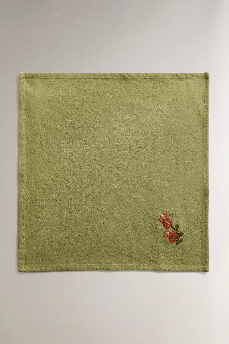 SET OF FLORAL EMBROIDERED NAPKINS (SET OF 2)