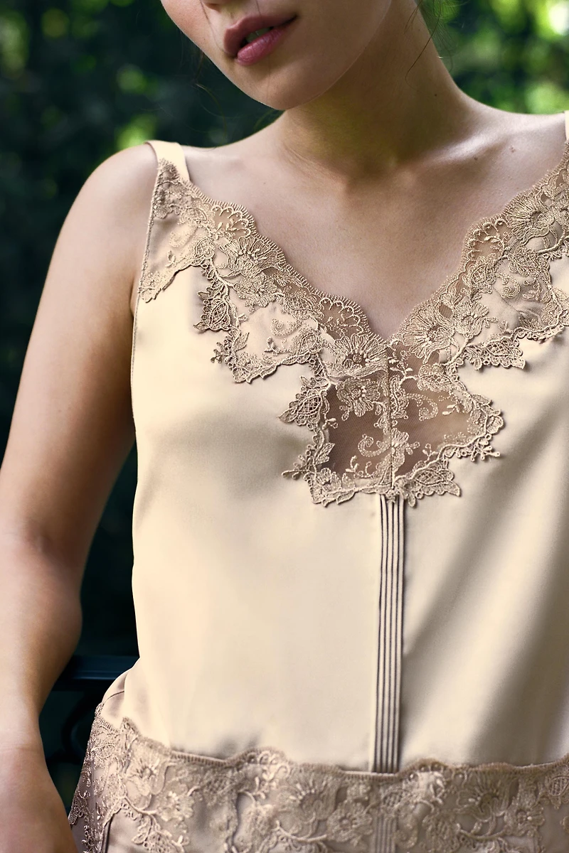 SATIN EFFECT LACE RUFFLED MINI DRESS
