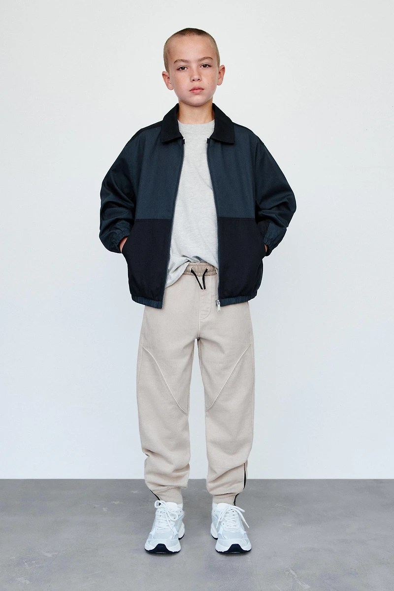 JOGGER PANTS WITH ZIPPERS