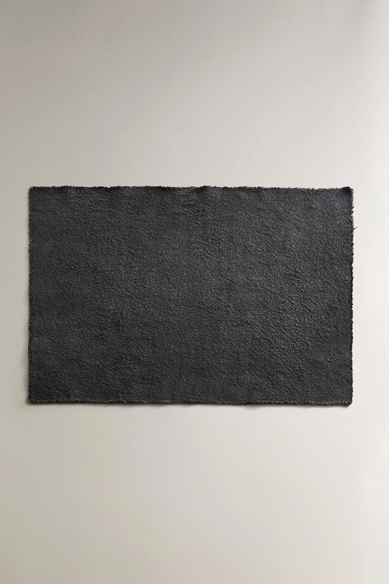 LINEN PLACEMAT WITH FRAYED EDGE