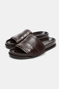 LEATHER FLAT SANDALS