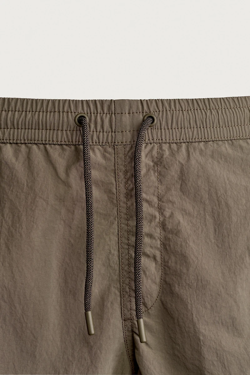 BASIC MID-LENGTH SWIM TRUNKS