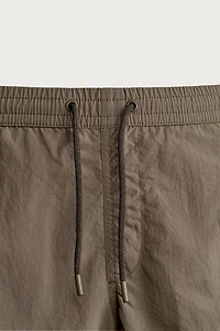 BASIC MID-LENGTH SWIM TRUNKS