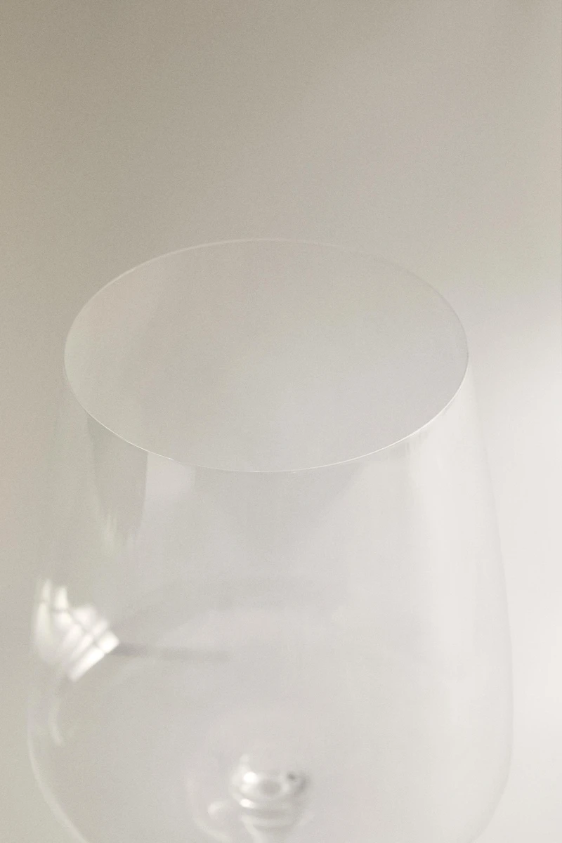 ULTRA LIGHTWEIGHT WINE GLASS