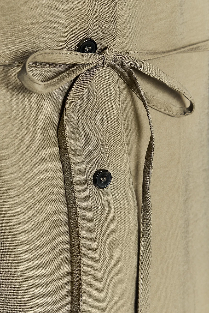 BLAZER WITH SHOULDER PADS AND THIN BELT