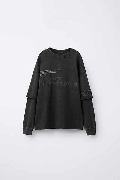 WASHED EFFECT DOUBLE SLEEVE RAISED TEXT T-SHIRT