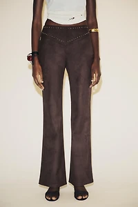 PANTALON FLARE EFFET DAIM CLOUS