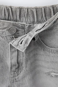 SHORT EN DENIM DÉCHIRÉ
