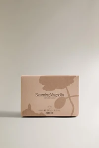 (230 G) BLOOMING MAGNOLIA SCENTED CANDLE