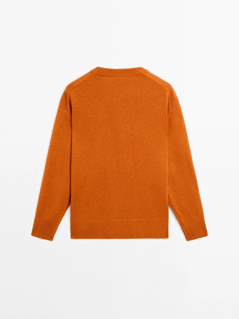 Cashmere V-neck knit sweater