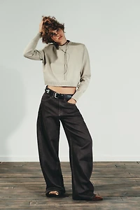 SHOULDER PAD CROPPED KNIT SWEATER