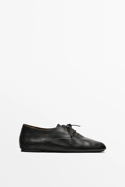 Soft leather lace-up shoe