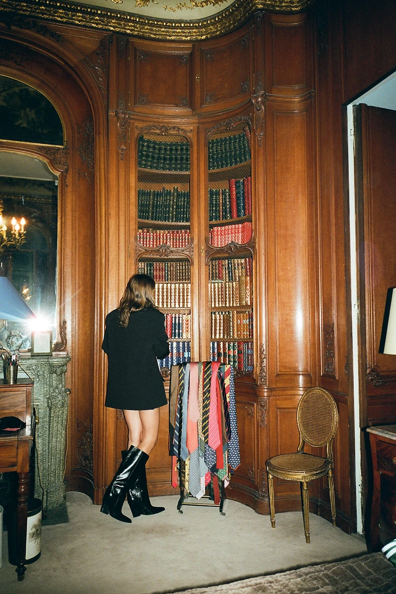 CONTRASTING SCARF BLAZER