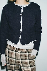 CONTRAST EMBROIDERY CARDIGAN