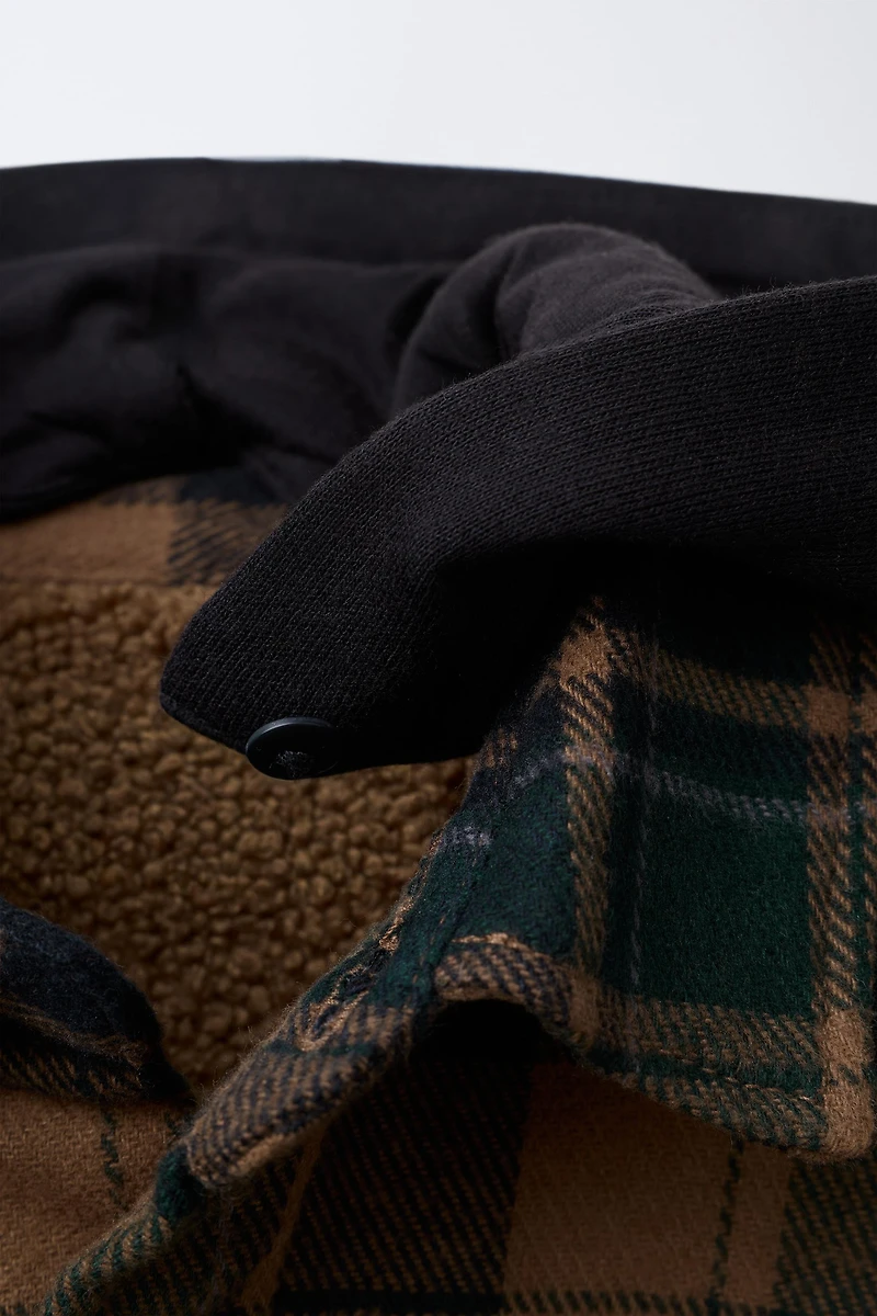 SURCHEMISE À CARREAUX EFFET MOUTON CAPUCHE AMOVIBLE