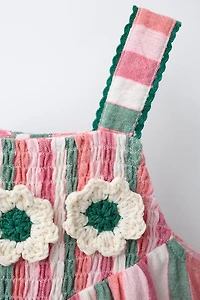 COMBINAISON COURTE À RAYURES ET FLEURS EN CROCHET