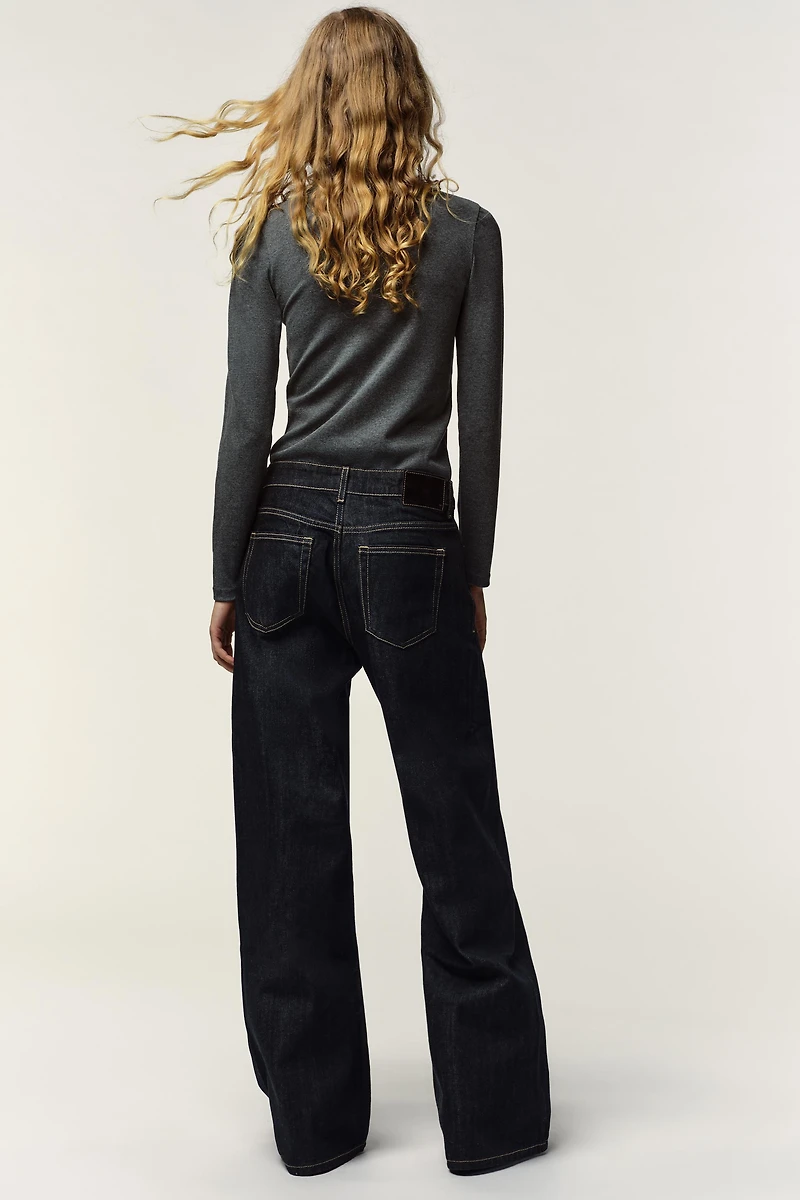 MOCK NECK BROOCH T-SHIRT