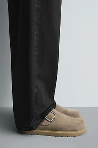 SABOTS EN CUIR À BOUCLE