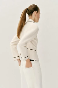 VESTE AJUSTÉE À LISERÉS EN CONTRASTE