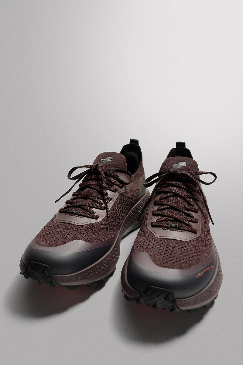 TRAIL RUNNING SNEAKERS