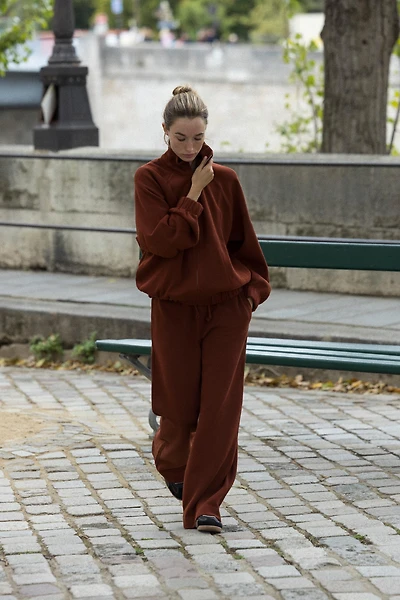 SOFT ZIP SWEATSHIRT