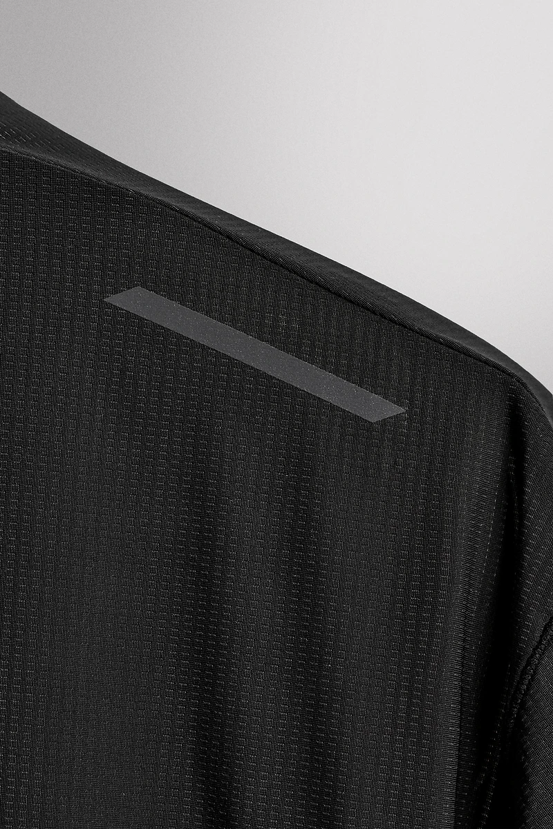 LIGHTWEIGHT TECHNICAL T-SHIRT