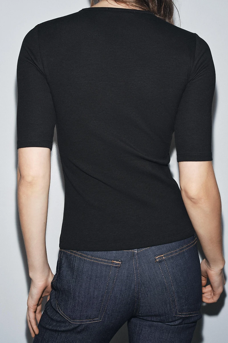 RIBBED T-SHIRT