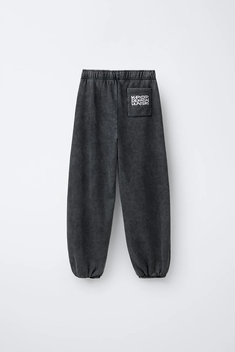 WASHED EFFECT JOGGER PANTS KPOP DEMON HUNTERS™ NETFLIX ©