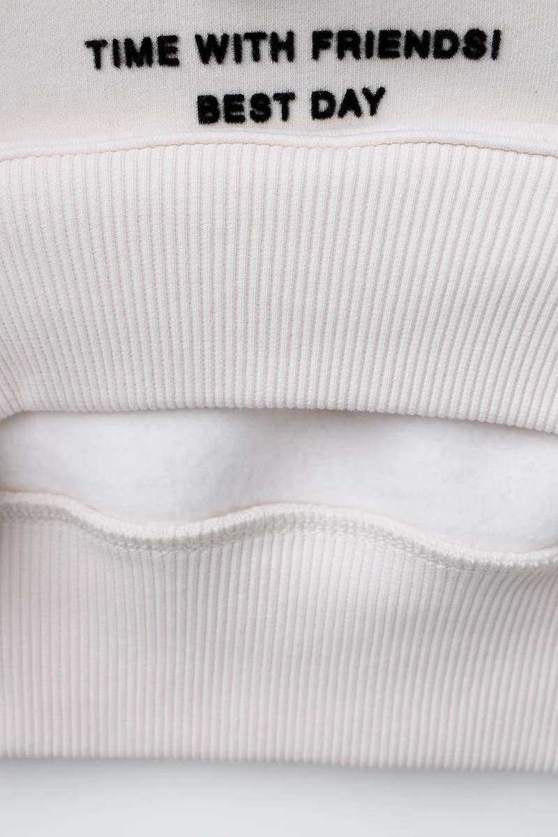 SWEAT À INSCRIPTION FLOQUÉE EN TULLE