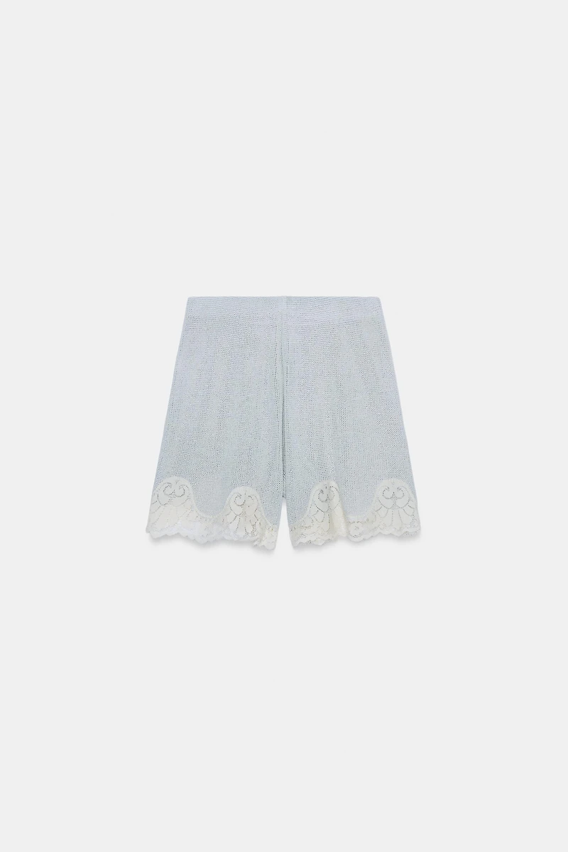 SHORT RUSTIQUE EN DENTELLE