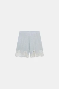 SHORT RUSTIQUE EN DENTELLE