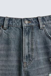 BERMUDA EN DENIM DÉCHIRÉ