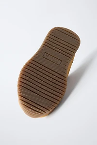 RETRO SNEAKERS