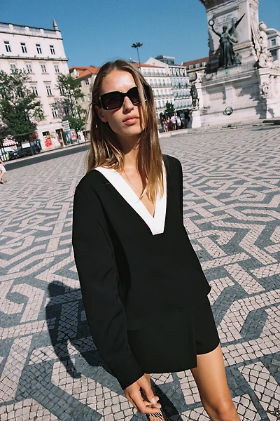 CONTRAST CREPE TOP