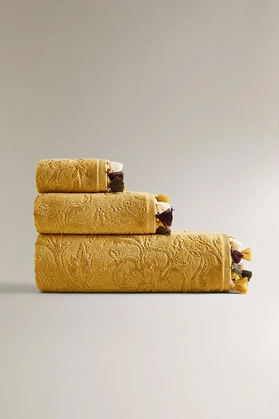 JACQUARD POMPOM BATH TOWEL