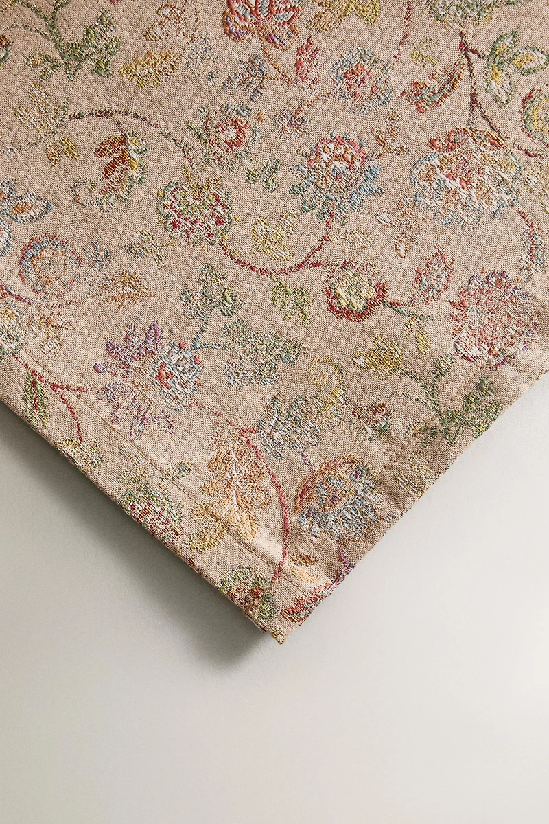 FLORAL JACQUARD TABLECLOTH
