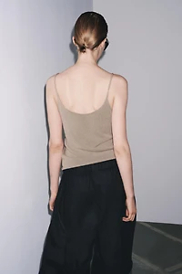 TOP EN MAILLE À BRETELLES