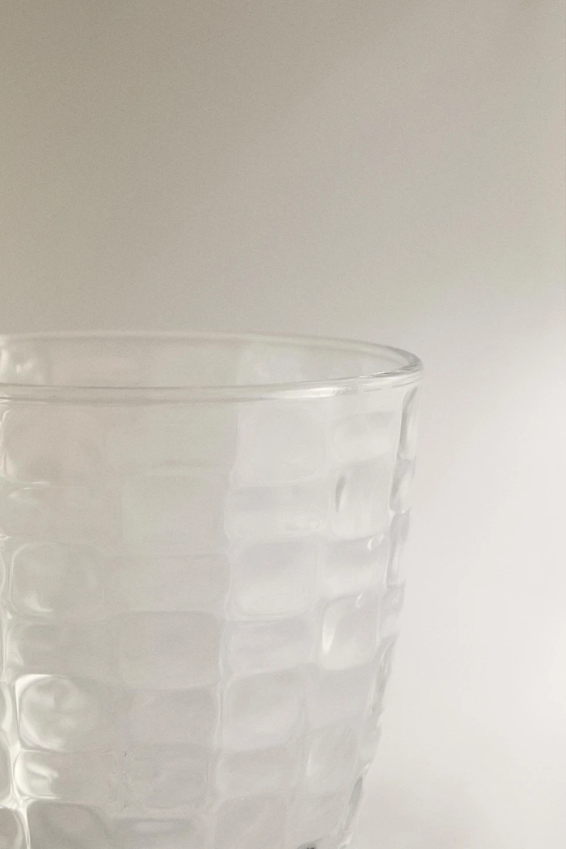 RAISED SQUARE-EFFECT TUMBLER