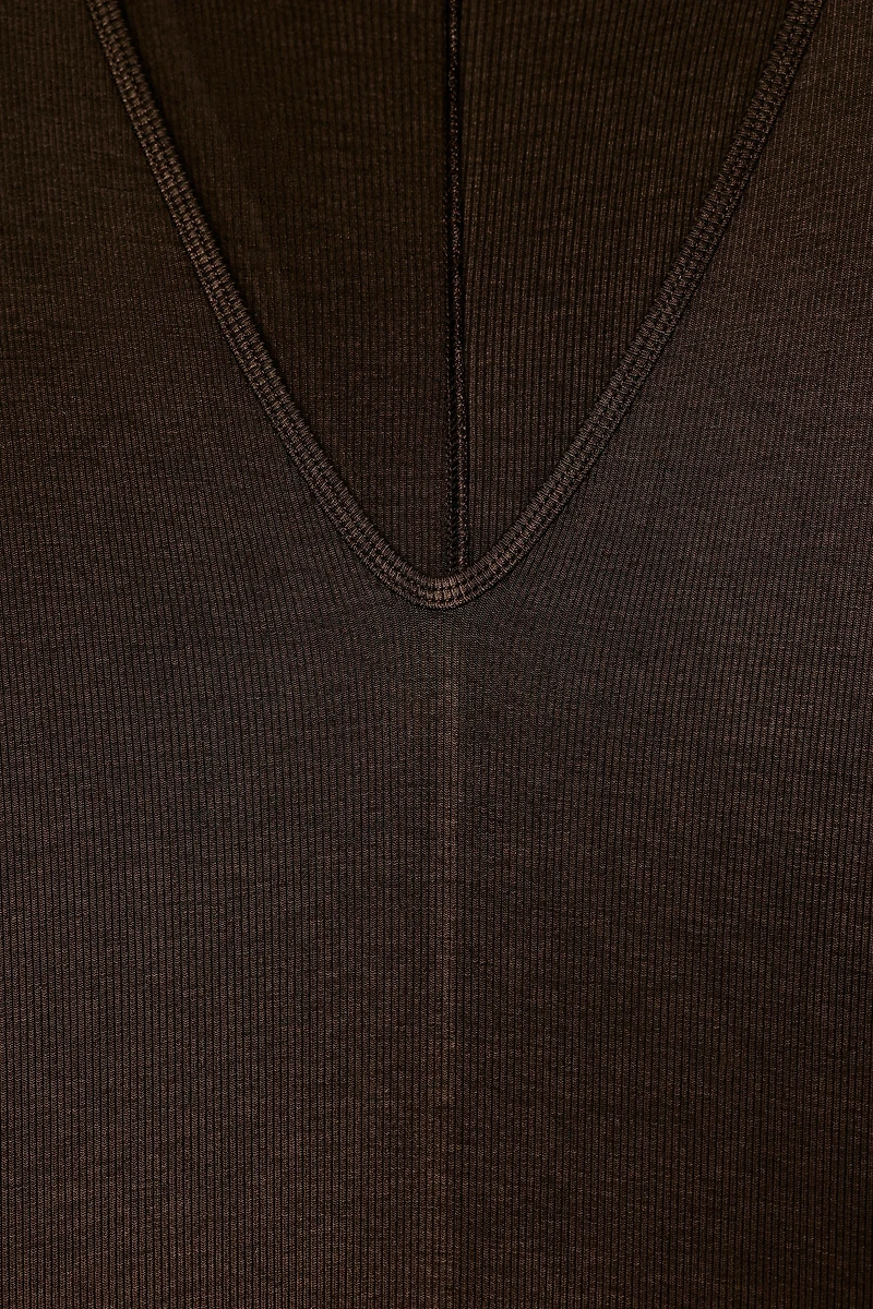 ROBE LONGUE DÉCOLLETÉ EN V