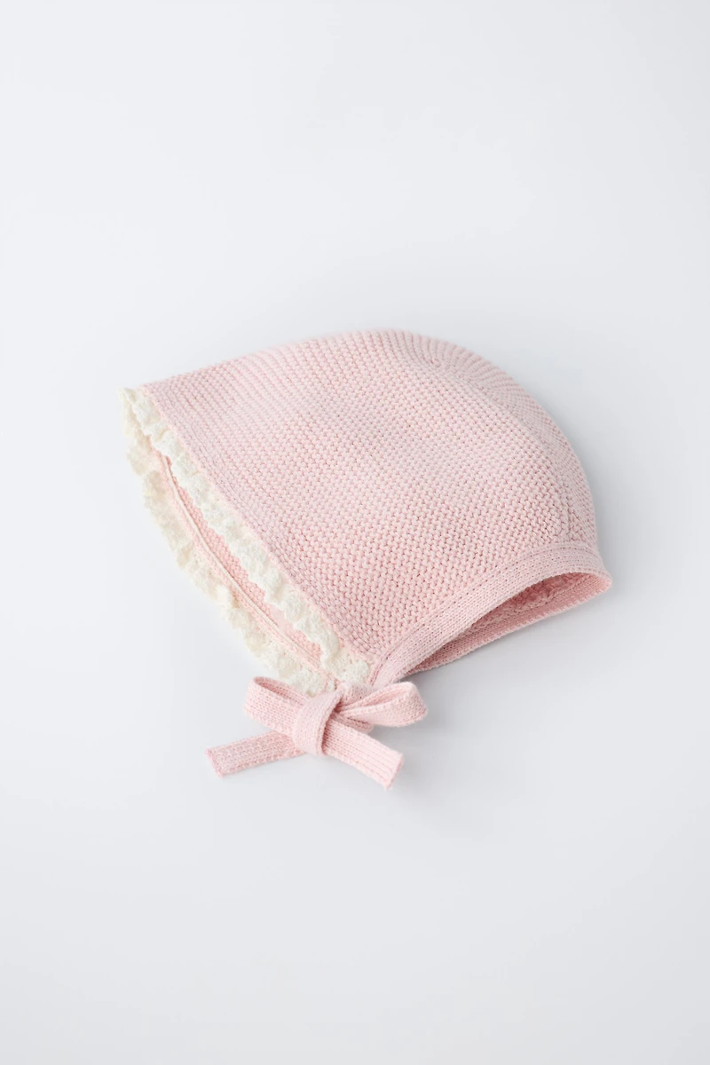 BONNET EN MAILLE DENTELLE CONTRASTE