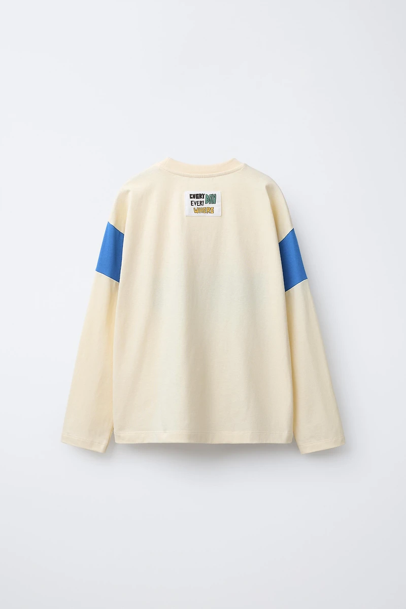 T-SHIRT IMPRIMÉ INSCRIPTION EN VELOURS BOUCLÉ