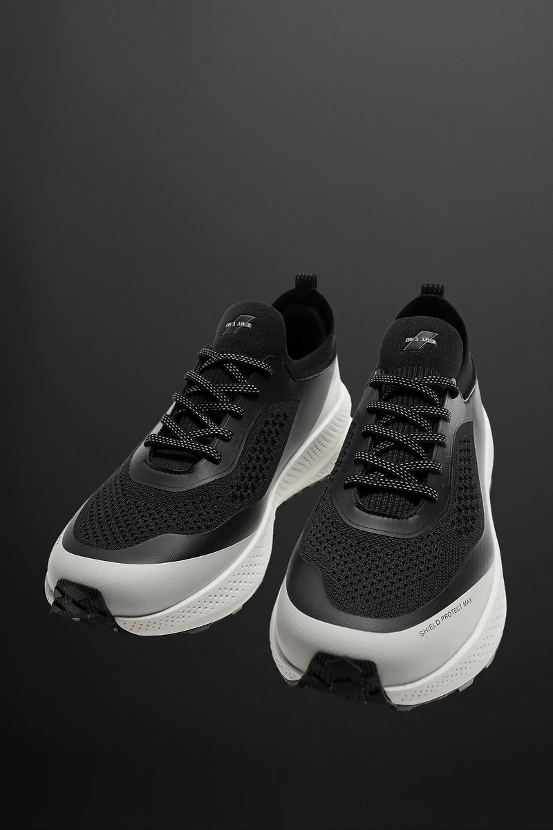 RUNNING SNEAKERS