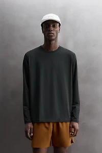 BASIC LONG SLEEVE TECHNICAL T-SHIRT
