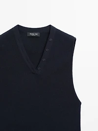 Ribbed top with collar detail