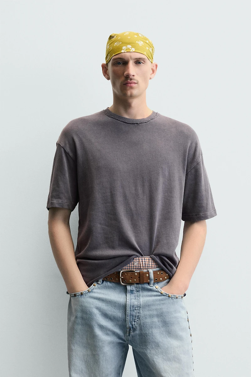 T-SHIRT EN MAILLE À FINITIONS IRRÉGULIÈRES