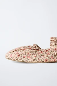 CHAUSSONS À FLEURS