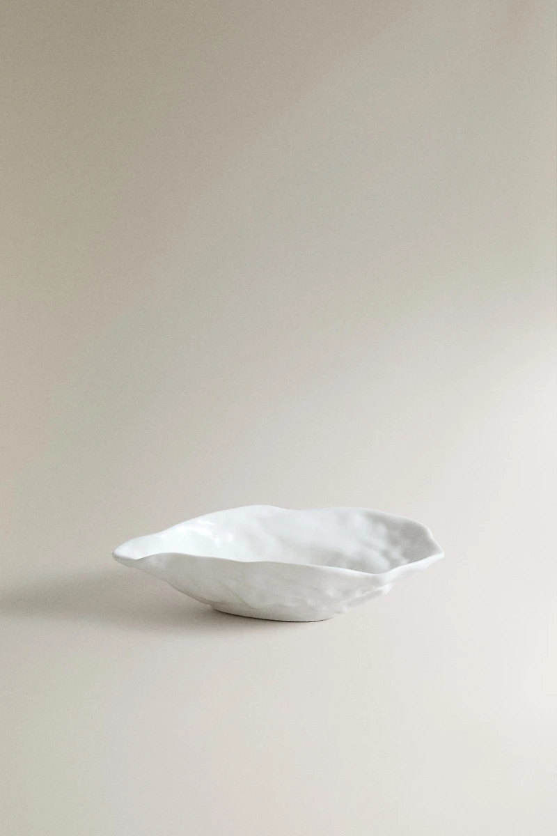 SMALL PORCELAIN SHELL SERVING DISH